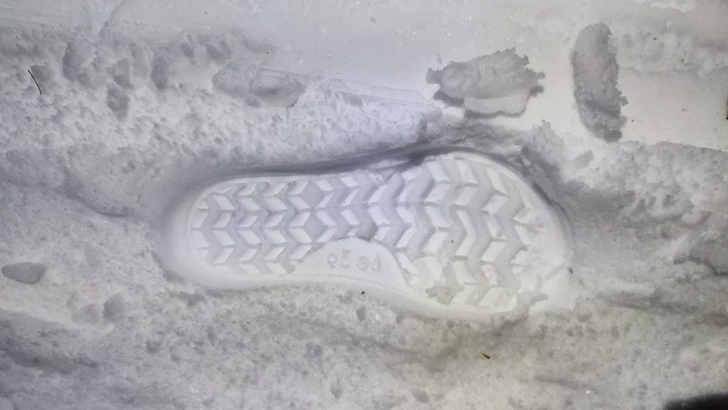 be-lenka-nevada-barefoot
